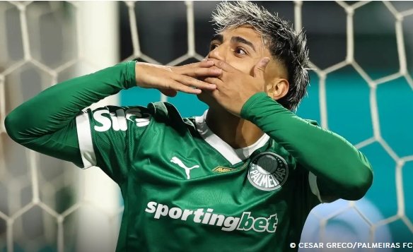 Palmeiras bate o Grêmio e cola em Cruzeiro e Flamengo no Brasileirão